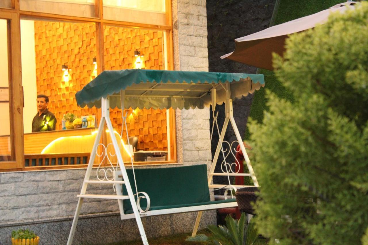 Vaibhav Regency Hotel Manāli Exterior foto