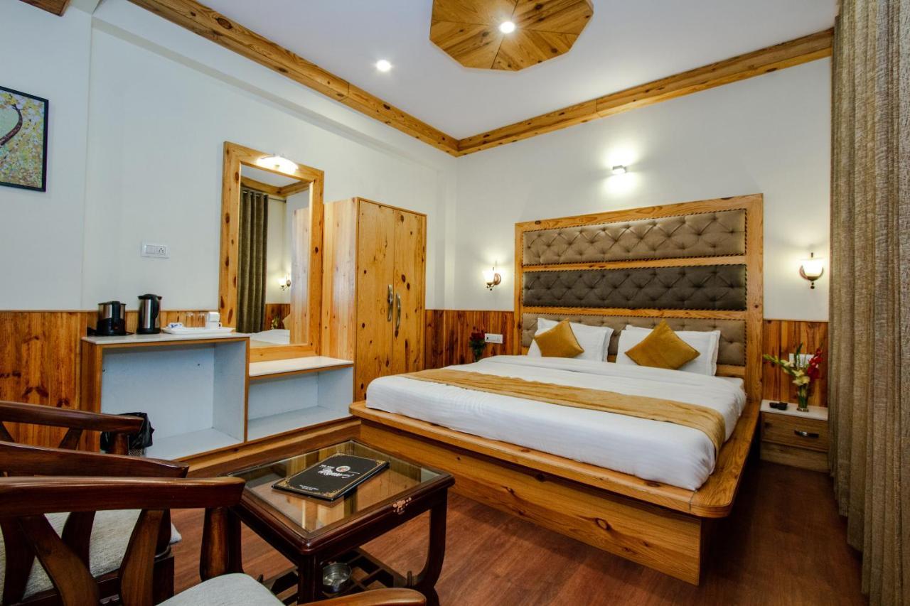 Vaibhav Regency Hotel Manāli Exterior foto